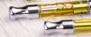Live Resin vs. Distillate Which Weed Cart Is Better Main Banner